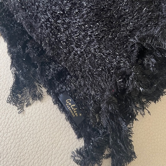 Luxurious Pashmina black with lurex thread - Picture 2 of 2